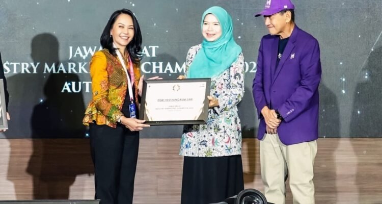 Dewi Hestiningrum, RCEO BRI Regional Office 9 / Bandung meraih penghargaan dalam ajang The 14th Annual Bandung Marketing Week 2026.